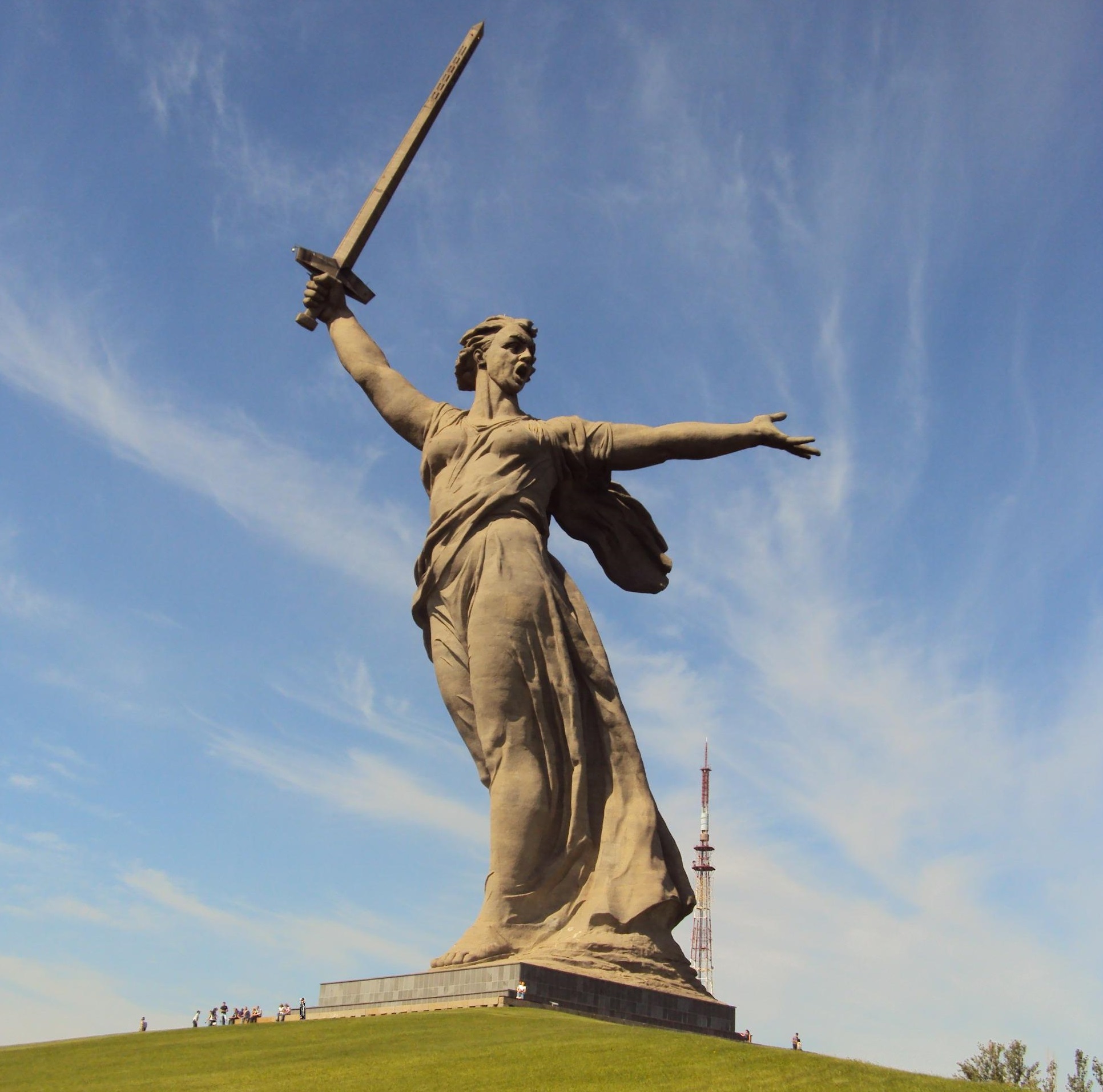 Скульптура «Родина-Мать зовет!» в Волгограде