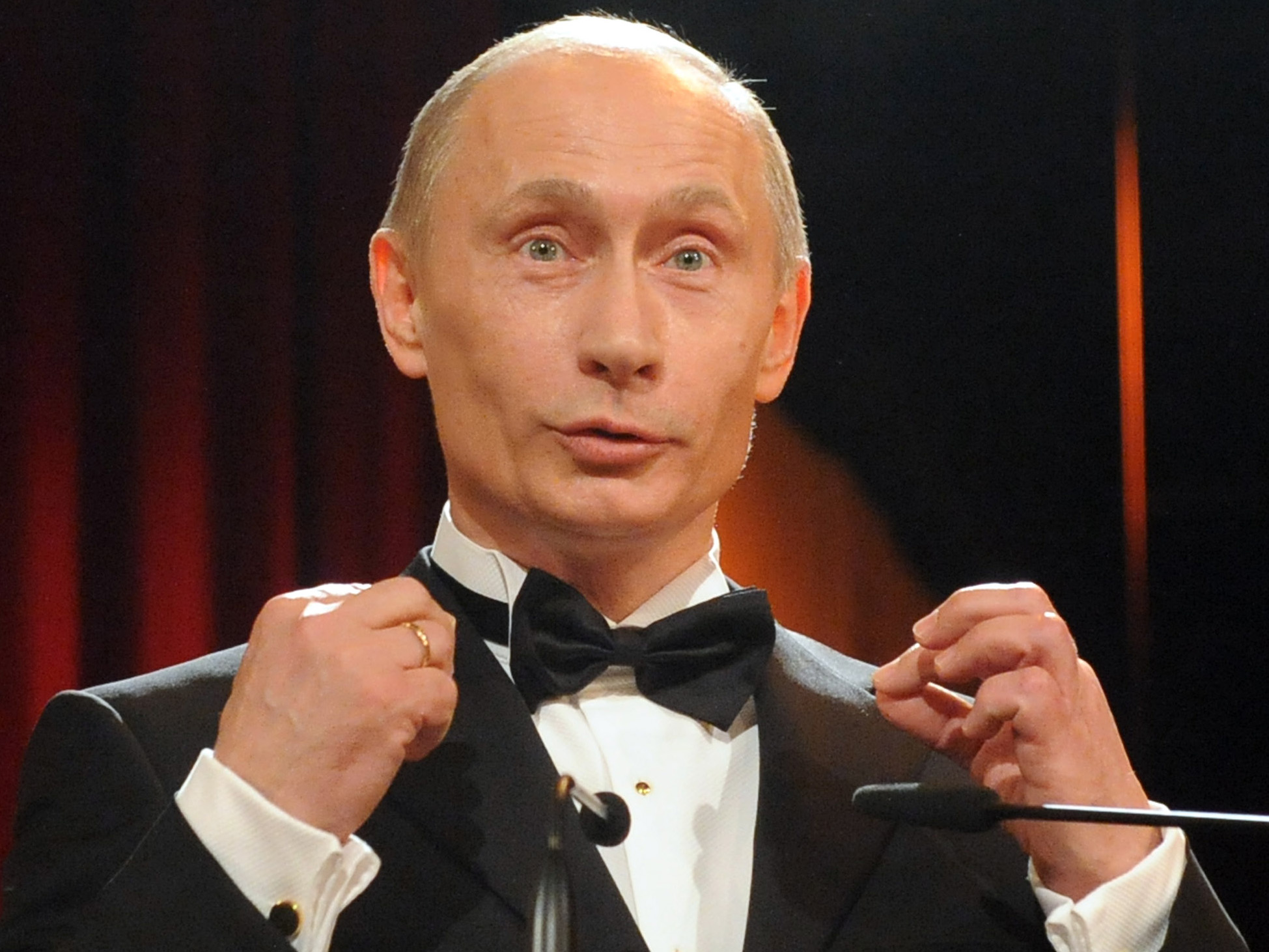 ITAR-TASS 13: DRESDEN, GERMANY. JANUARY 17. Russian Prime Minister Vladimir Putin speaks at a ceremony at the Semper Opera House where he was awarded "Order of Saxon Gratitude." (Photo ITAR-TASS / Grigory Sysoyev) 13. Ãåðìàíèÿ. Äðåçäåí. 17 ÿíâàðÿ. Ïðåìüåð-ìèíèñòð Ðîññèè Âëàäèìèð Ïóòèí âî âðåìÿ âûñòóïëåíèÿ íà öåðåìîíèè íàãðàæäåíèÿ "Ñàêñîíñêèì îðäåíîì áëàãîäàðíîñòè" â çäàíèè Äðåçäåíñêîé îïåðû. Ôîòî ÈÒÀÐ-ÒÀÑÑ/ Ãðèãîðèé Ñûñîåâ