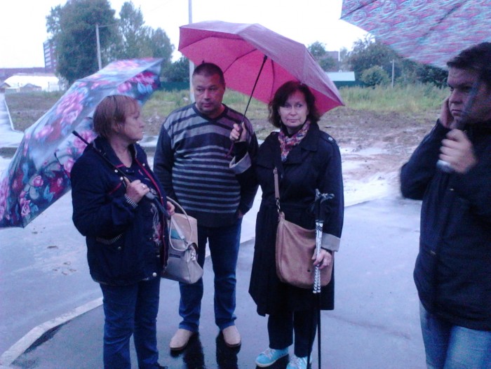 Елена Заборина (в центре) на встрече с жителями микрорайона