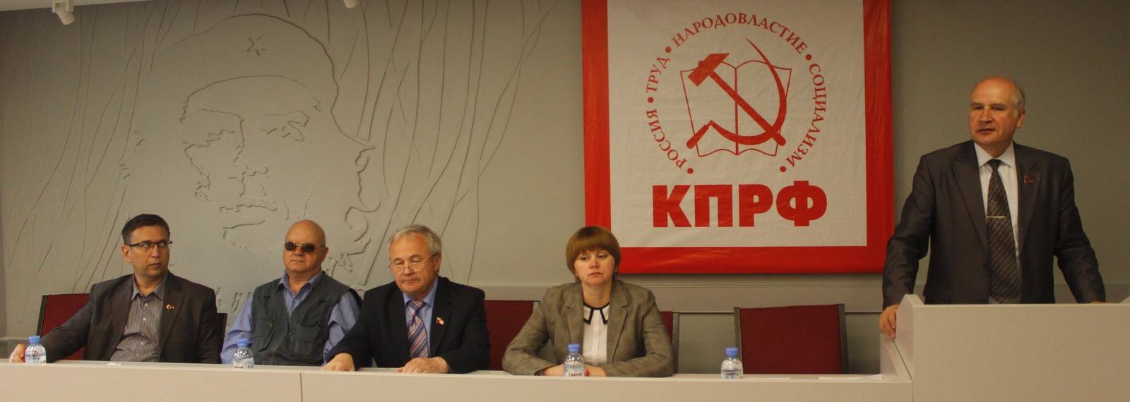 М.К.Парамонов выступает перед делегатами
