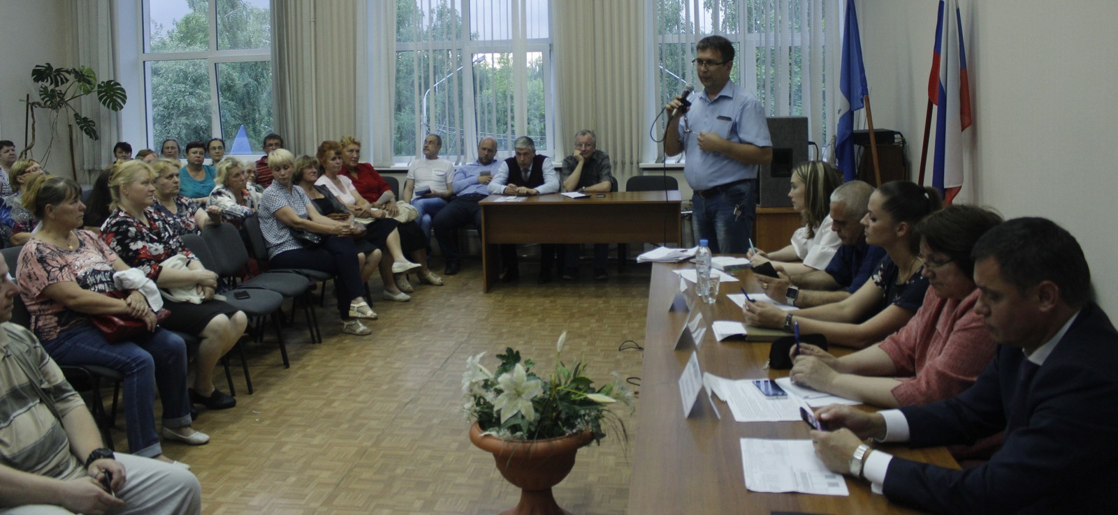 Эльхан Мардалиев выступает на совещании