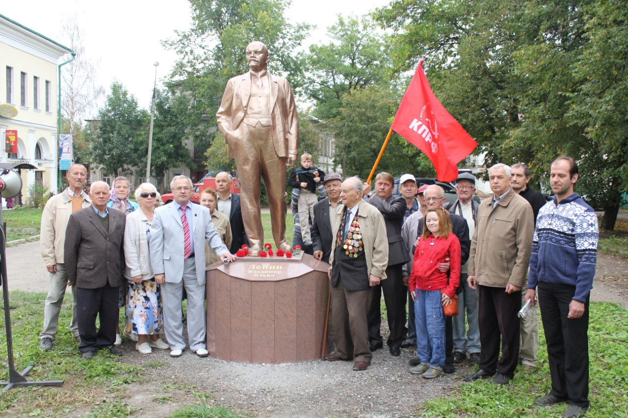 На открытии нового памятника В.И.Ленину 31 августа 2013 года