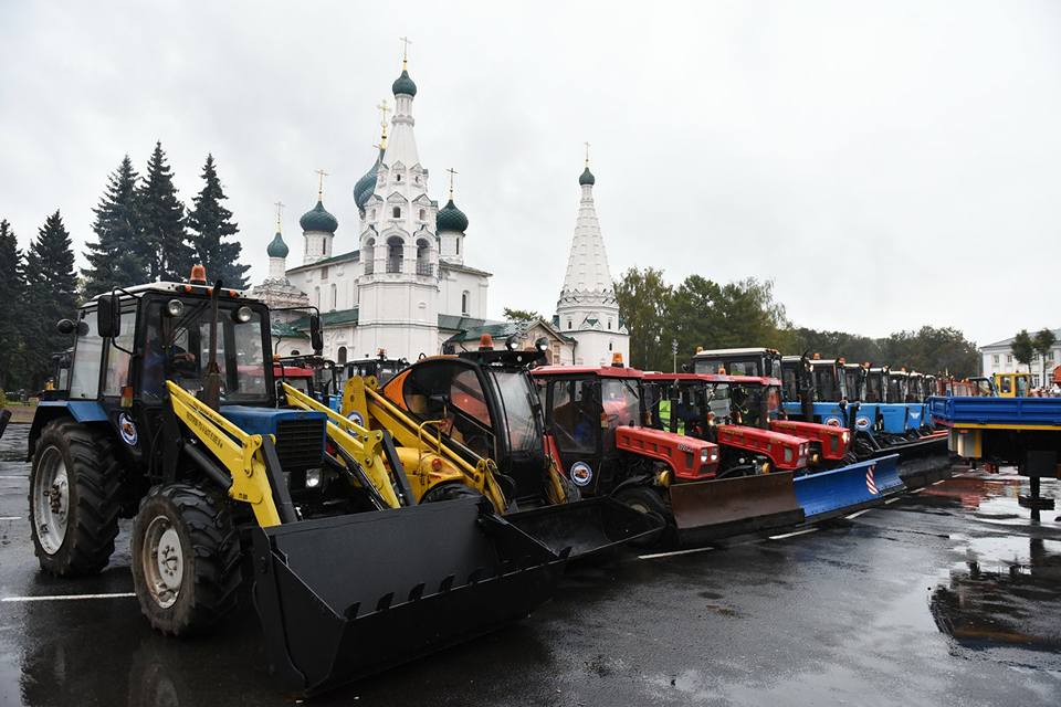 Техник ярославль. Спецтехника Ярославль. Автомобиля спецтехника Ярославль. Спецтехника на Ярославском шоссе. Парад техники ЖКХ на Советской площади Ярославль.