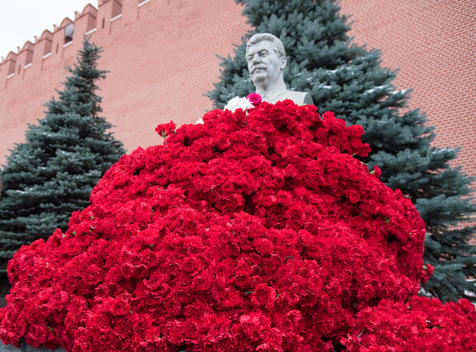 Цветы к могиле Сталина