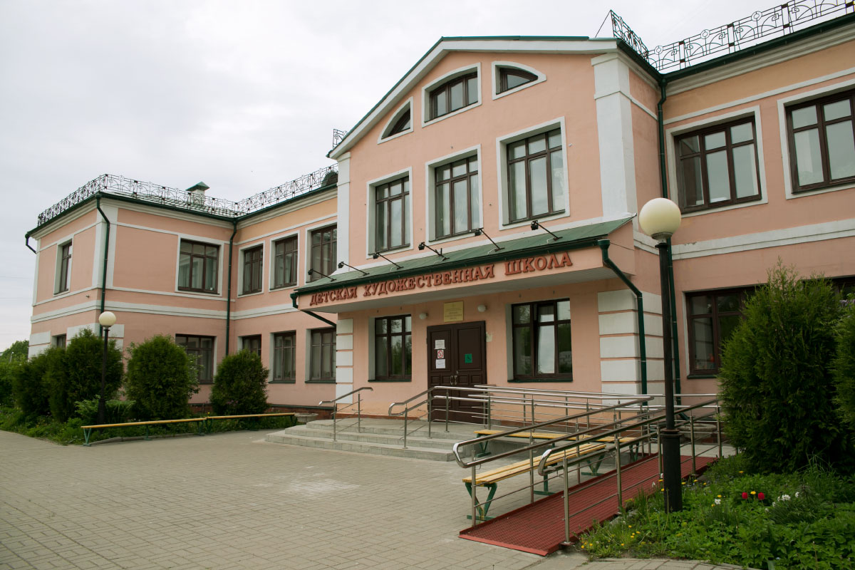Детскую художественную школу в Рыбинске закрыли из-за осыпавшейся штукатурки