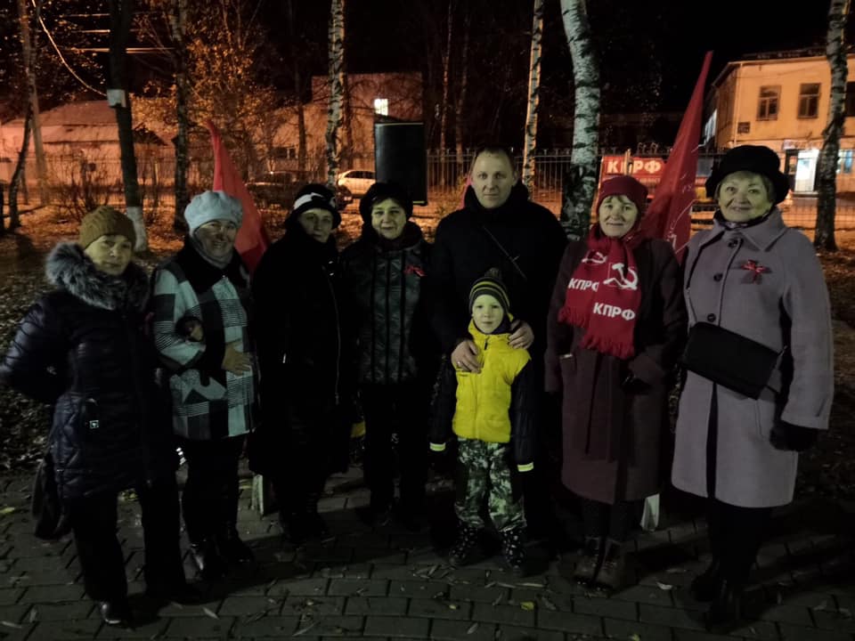 Митинг возле памятника Илье Тутаеву