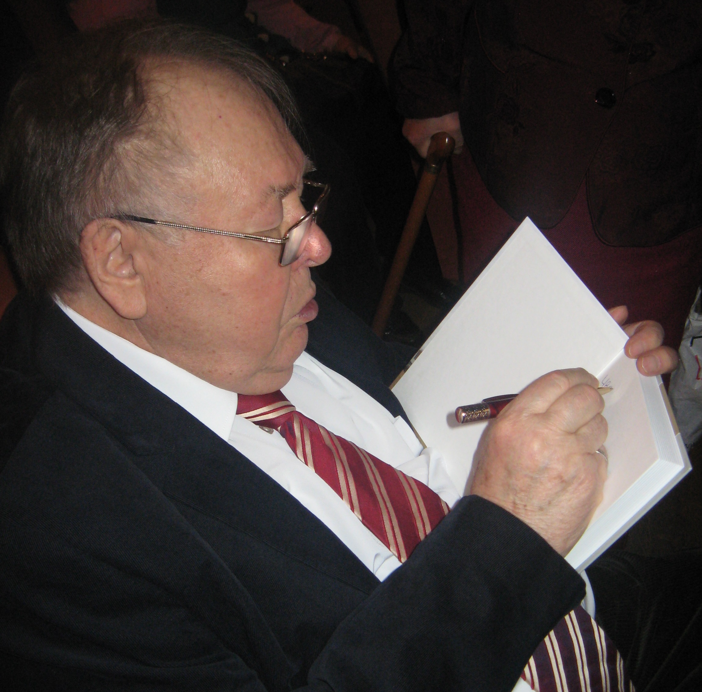Книга с автографом от Г. Потапова
