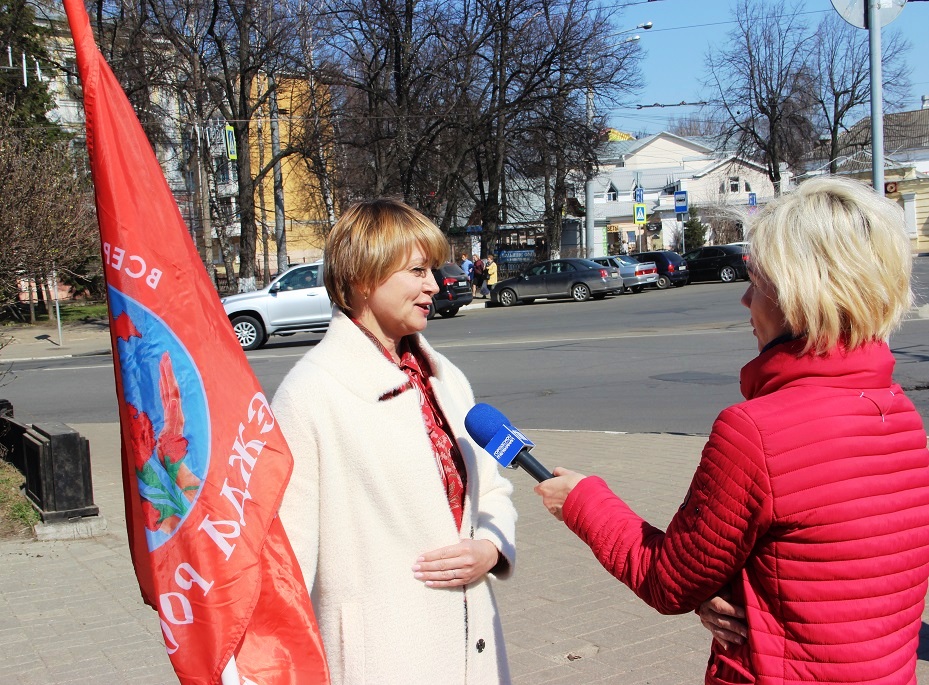 Е. Кузнецова дает интервью Городскому телеканалу