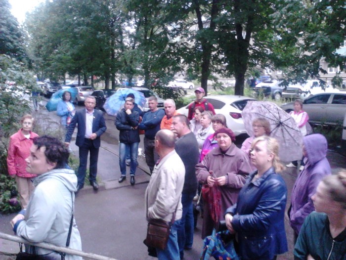 В Рыбинске состоялась встреча жителей микрорайона Веретье с депутатами по вопросу сохранения березовой рощи.
