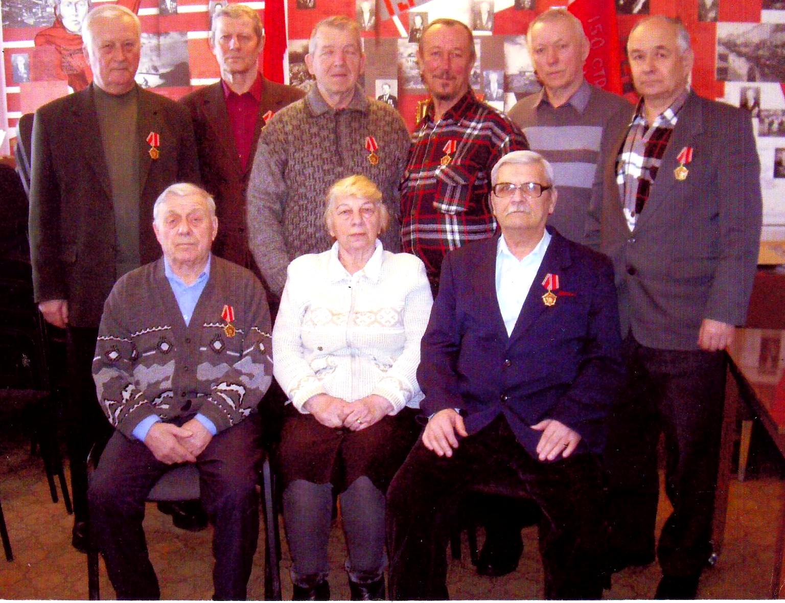 Г.Ф. Адомайтис и М.А.Боков среди ветеранов партии и труда после награждения медалями ЦК КПРФ