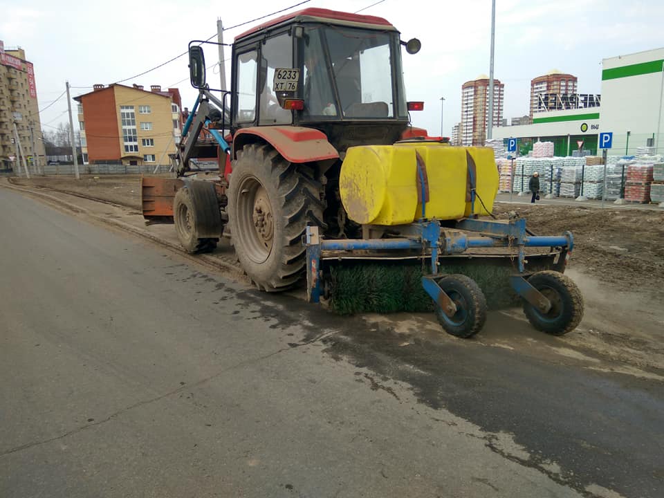 Депутаты-коммунисты добились уборки дороги и тротуара в Красном Бору