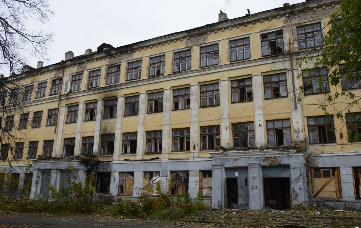 Разрушенная школа № 53 по адресу: ул. Б. Федоровская, д. 62.
