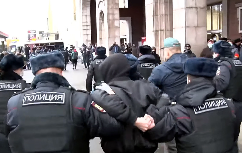В центре Москвы задержали около 40 участников «Русского марша»