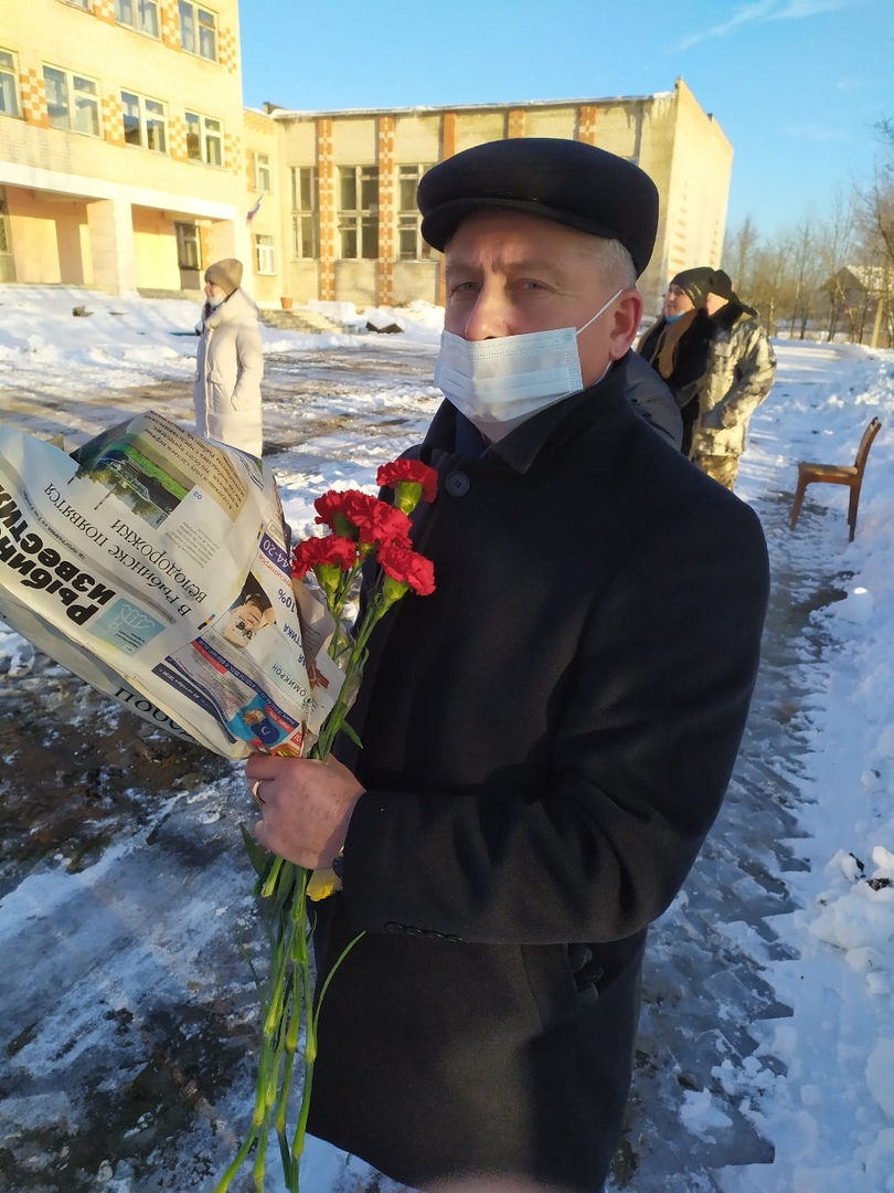 Шакир Абдуллаев возложил цветы к обелиску Памяти в Арефинском сельском поселении
