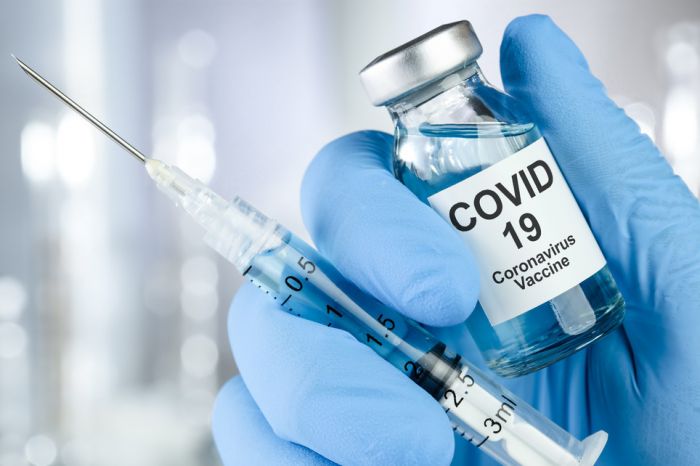 Путин распорядился начать масштабную вакцинацию от COVID-19 со следующей недели