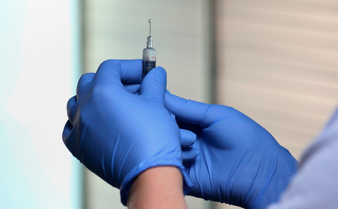 На прививку становись! В России началась массовая вакцинация от COVID-19
