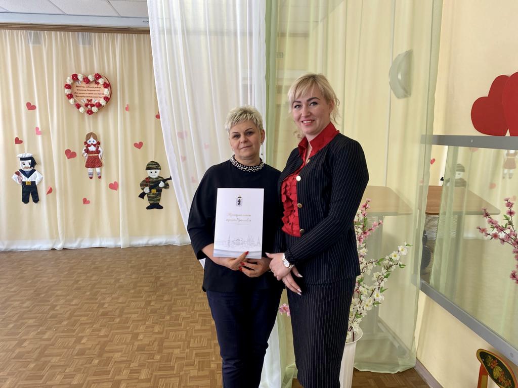 Наталия Бобрякова поздравила женщин Резинотехники с 8 марта