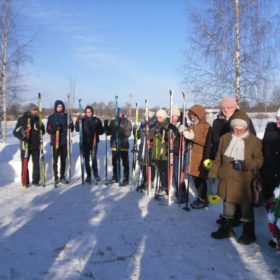 Спортсмены школы имени Мичурина готовы к старту лыжного пробега в честь 103-й годовщины создания Красной Армии
