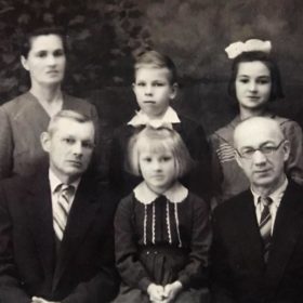 Сергей Федорович Соколов со своей семьей, 1950-е годы, г. Углич.