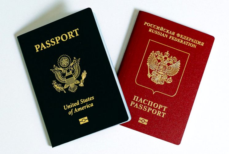 Госслужащим запретили иметь иностранное гражданство