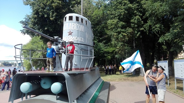 В День ВМФ ярославские коммунисты приняли участие в торжествах