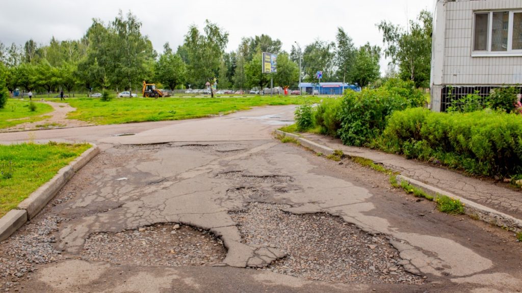 Мокрый асфальт в интерьере