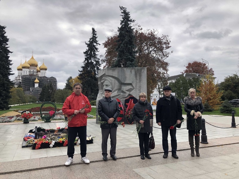 Ярославцы почтили память защитников Советской власти, расстрелянных в 1993 году ельцинской хунтой