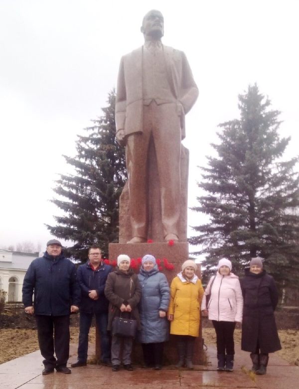 Возложение цветов к памятнику В.И. Ленина в Пошехонье