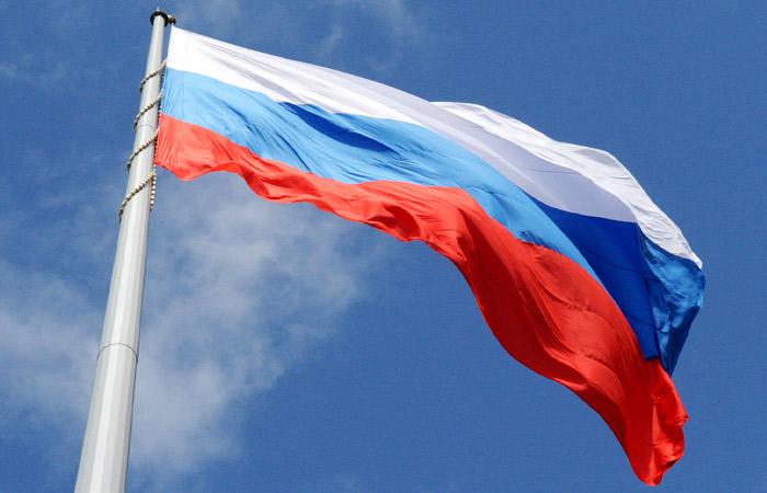 До миллиарда рублей собираются потратить на установку флагов РФ у школ