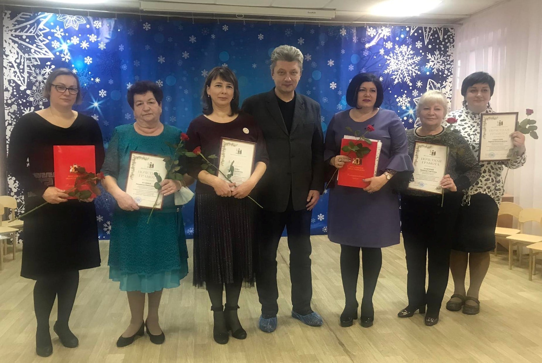 Алексей Филиппов вручил почетные грамоты и благодарственные письма воспитателям детского сада