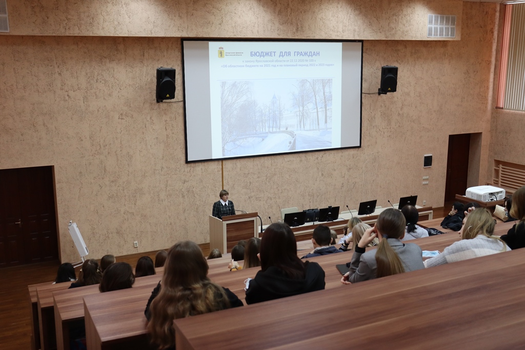 Елена Кузнецова выступила перед студентами Ярославского промышленно-экономического колледжа
