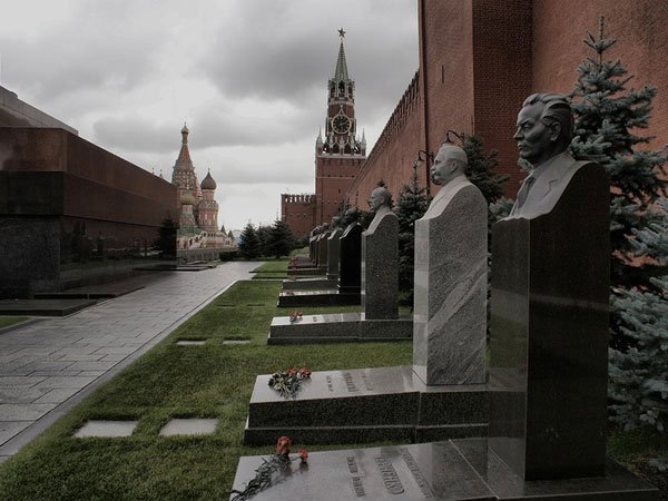 Перенос могил глав СССР с Красной площади — грязная провокация