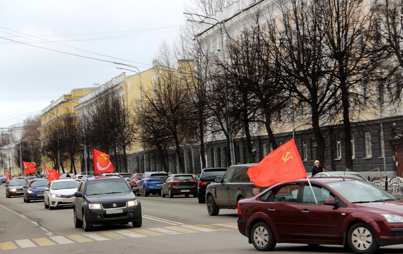 Автопробег в поддержу российской армии в Ярославле
