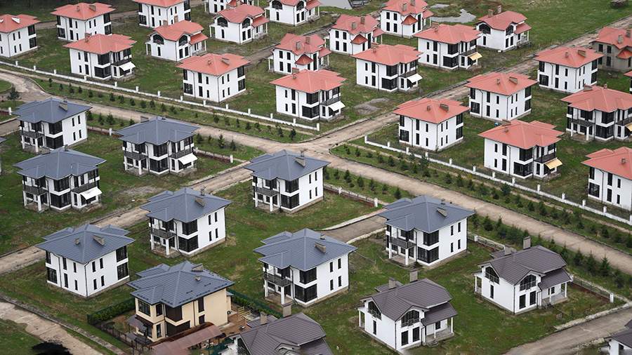 Россияне стали массово продавать загородную недвижимость