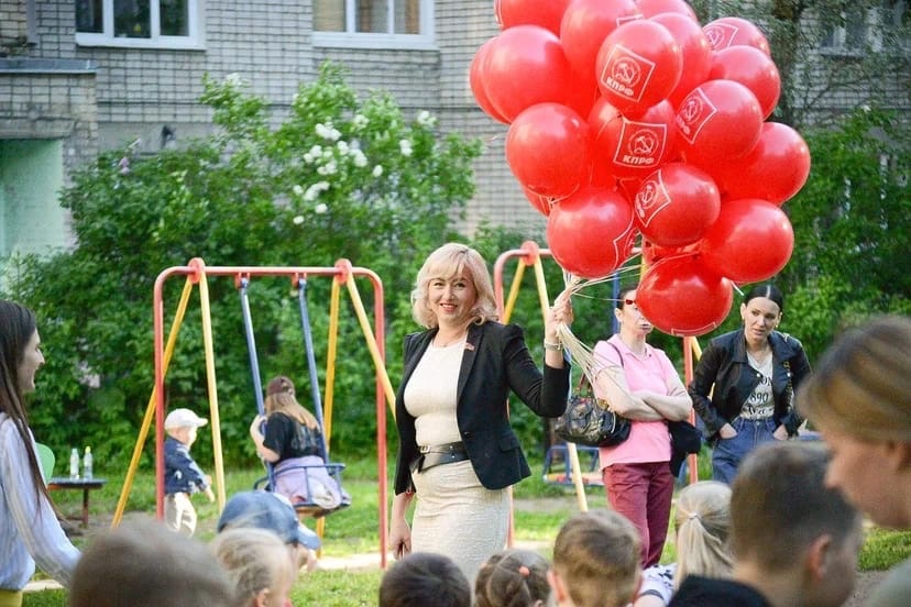 Комсомольцы вместе с депутатами КПРФ организовали праздник для детей