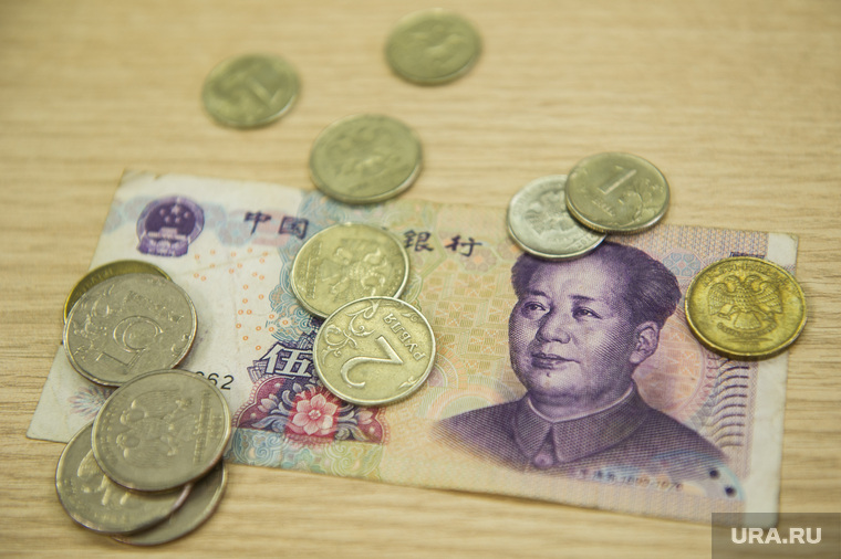 Власти обсуждают ослабление рубля через дружественные валюты