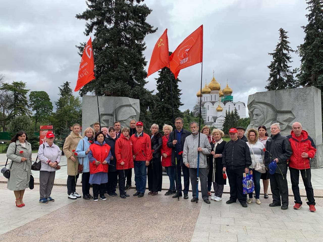 Ярославские коммунисты почтили память павших во Второй мировой войне
