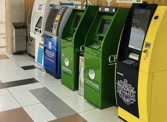 В России сокращается количество банкоматов