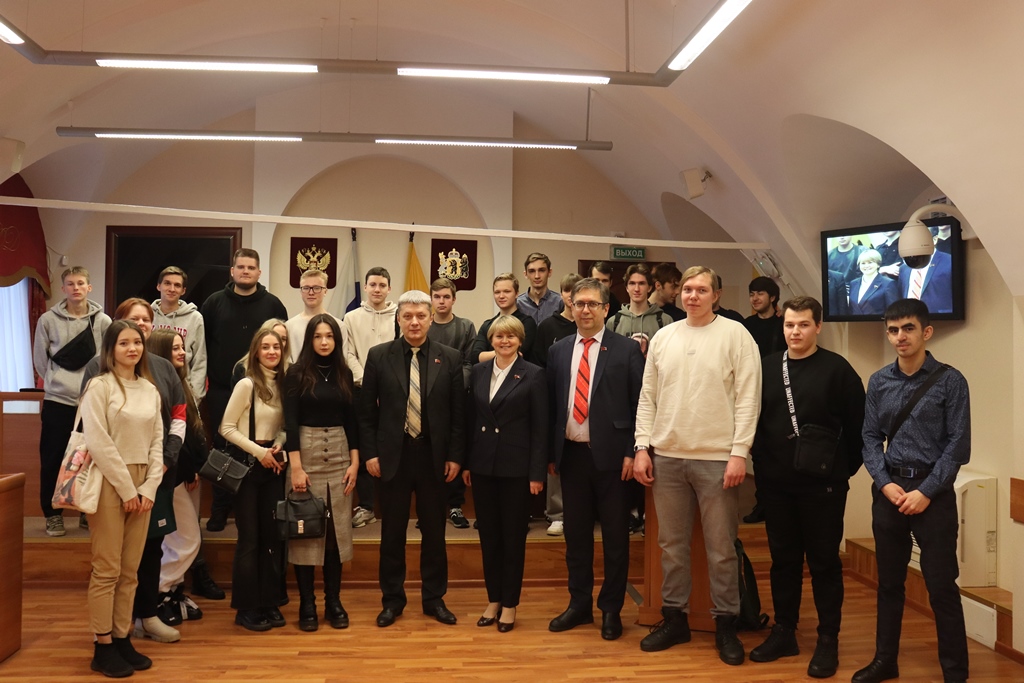 Депутаты фракции КПРФ встретились со студентами Демидовского и Ярославского автомеханического колледжей