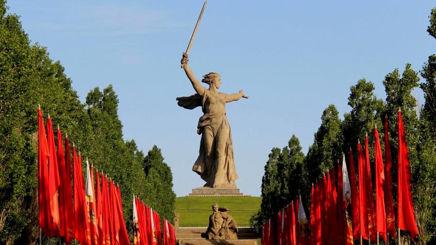 Сталинград – был и должен остаться великим историческим символом непобедимости России!