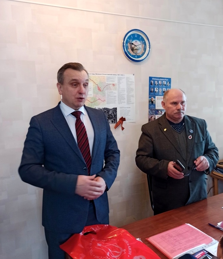 Депутат-коммунист поздравил членов Совета ветеранов Дзержинского района с праздниками
