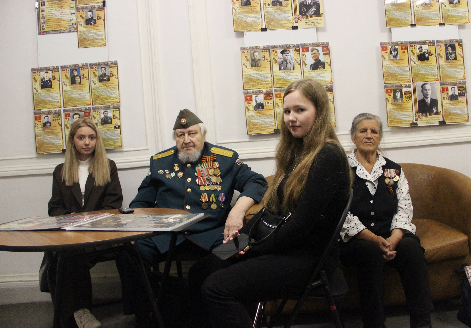Дети войны встретились со студентами в Музее истории города Ярославля