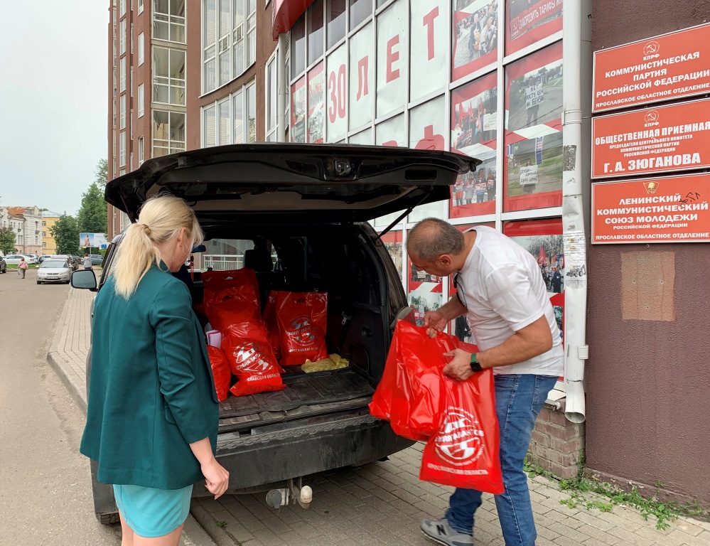 Наталия Бобрякова вручила подарки многодетным семьям Резинотехники в рамках акции «Дорогами добра»