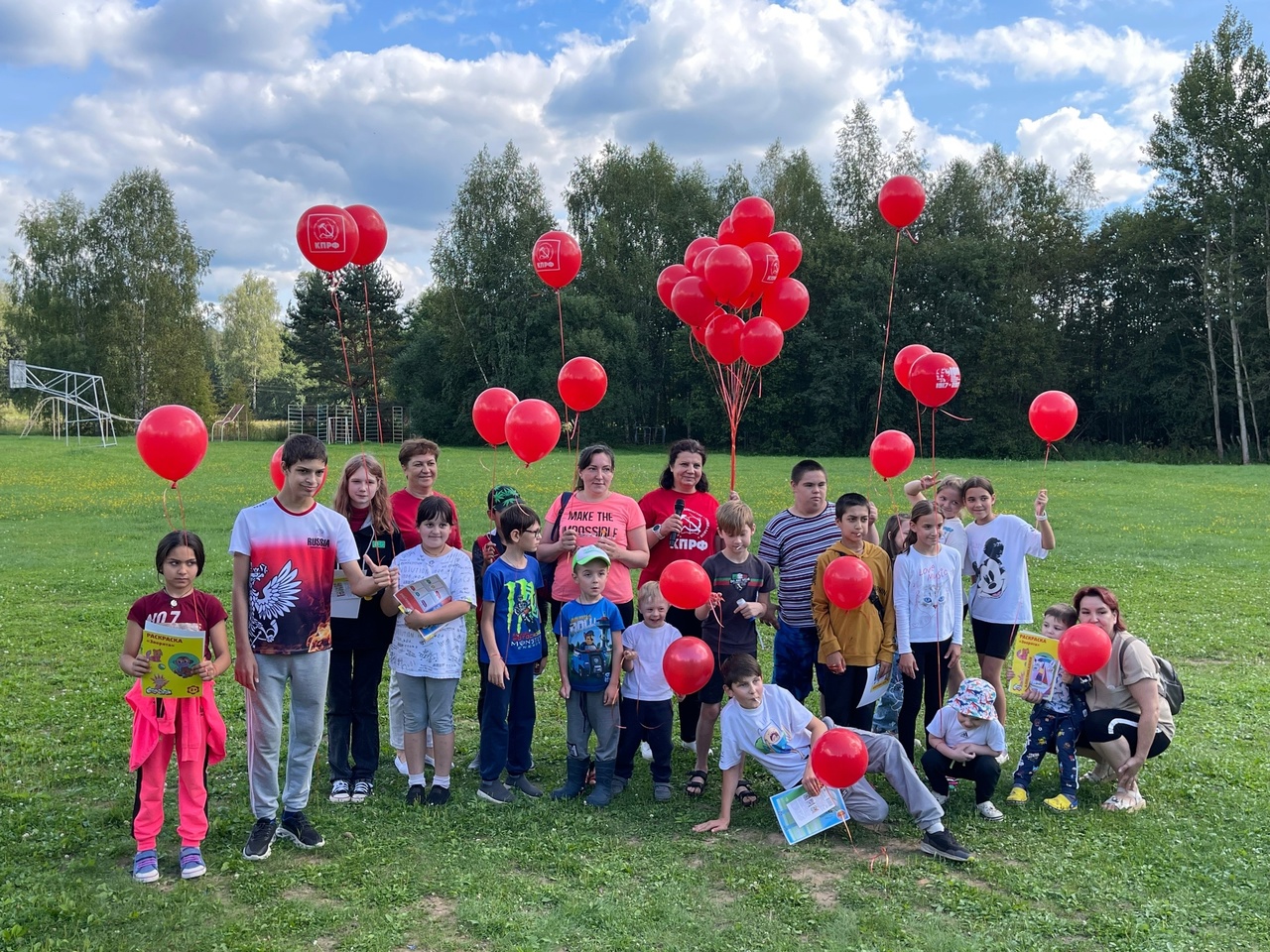 Ярославские коммунисты провели детский праздник для детей, эвакуированных из Донбасса