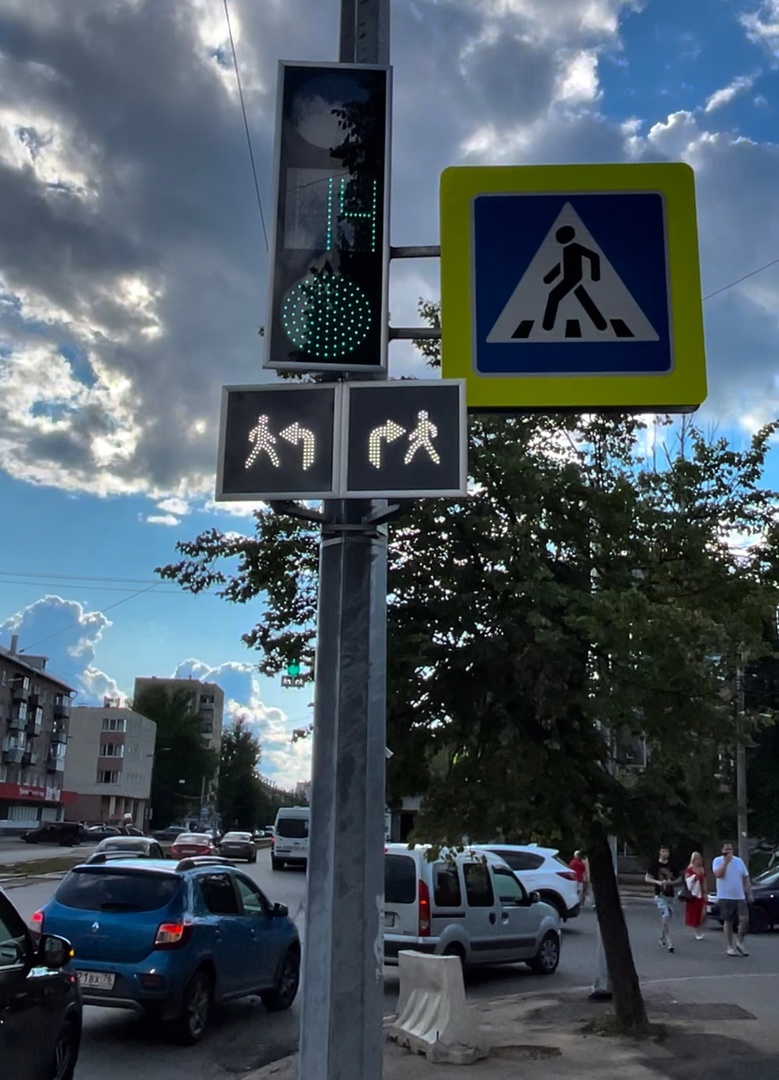 Депутат Елена Кузнецова разрешила ситуацию с неудобным светофором на пересечении улиц Чкалова и Добрынина