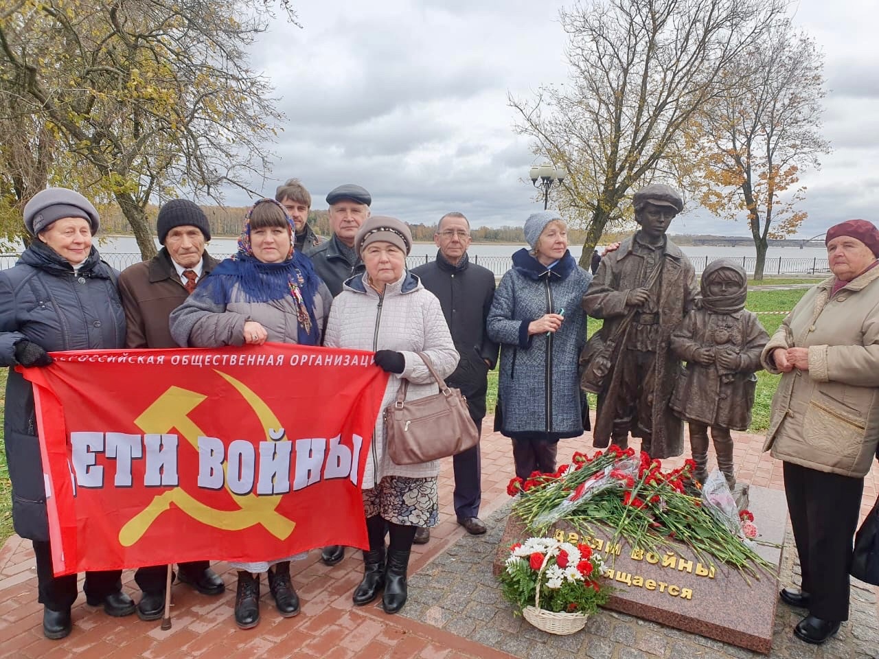 Делегация ЯРОО «Дети войны» приняла участие в открытии памятника «Детям войны» в Рыбинске