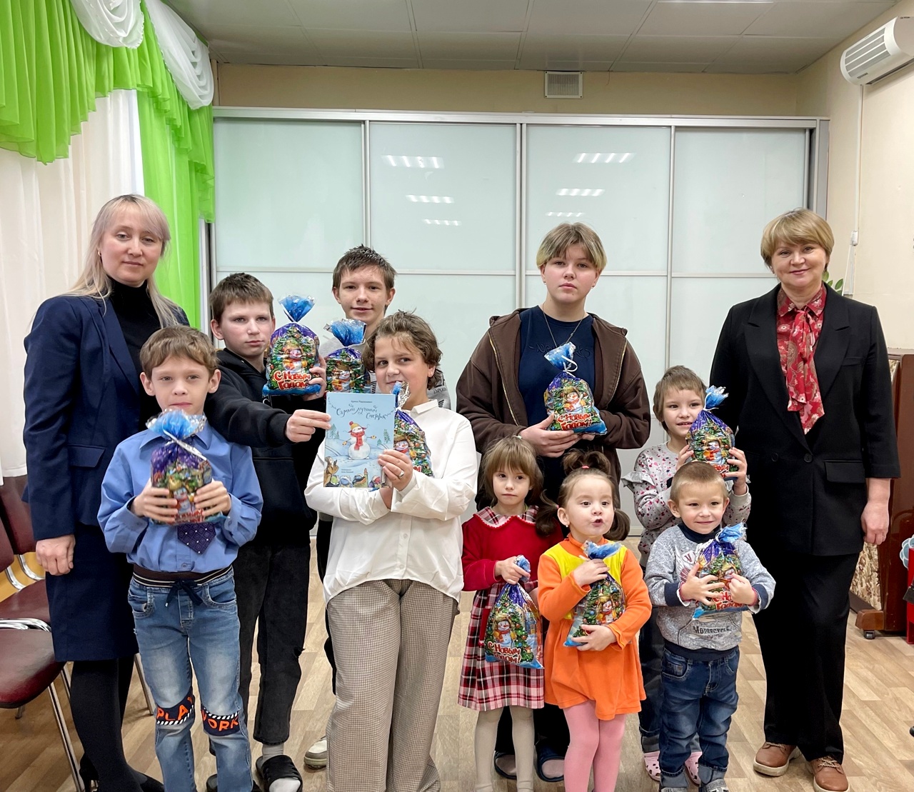 Елена Кузнецова посетила социально-реабилитационный центр для несовершеннолетних «Медвежонок»
