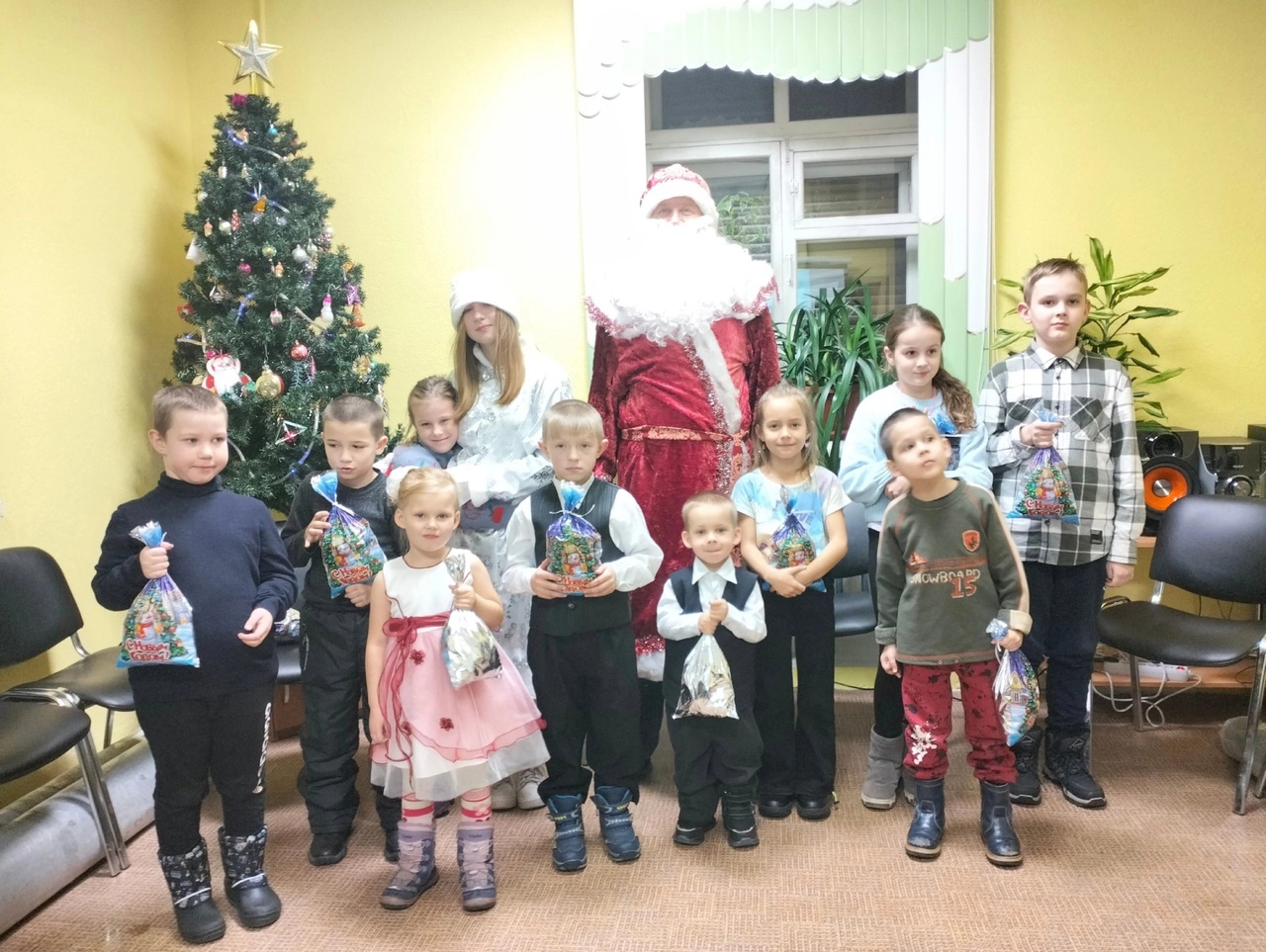 Центр наставник поблагодарил Рыбинский горком за новогодние подарки детям