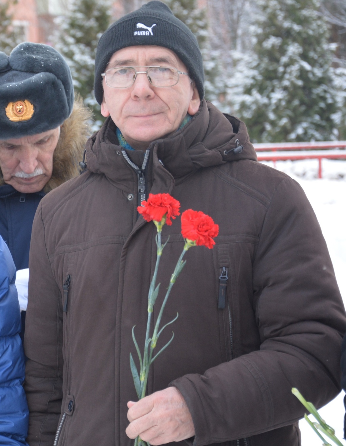 Цветы к памятнику генералу П. И. Батову