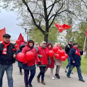 Ярославские коммунисты, комсомольцы и сторонники лево-патриотических сил возложили цветы к Вечному огню